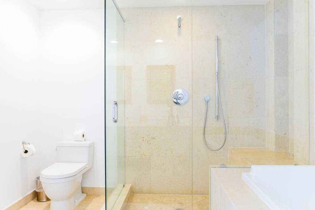 Wonderful 2 Bedroom Apt With Ocean Views At Icon Brickell Miami Bagian luar foto